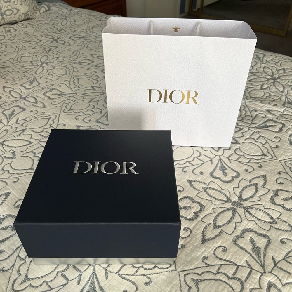 Small Dior shopping bag and box